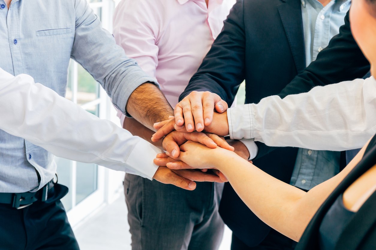 Colaboradores durante operación